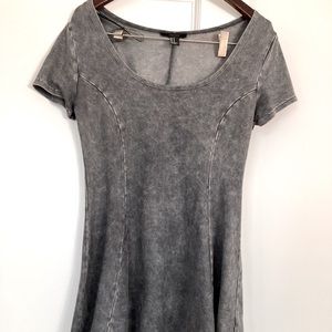 Forever 21 - CHARCOAL SKATER A LINE DRESS WITH SHORT SLEEVES SIZE M